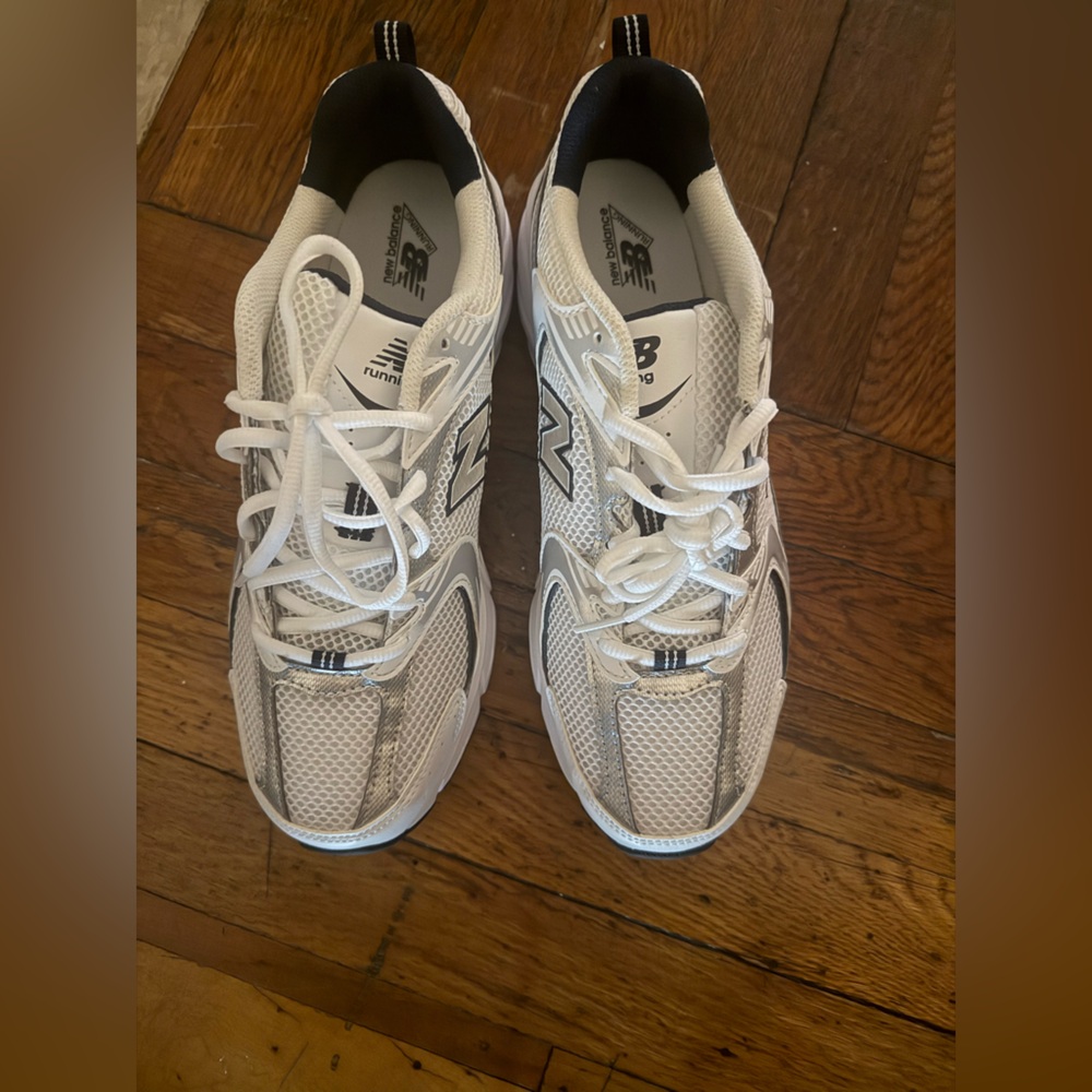 New Balance White and Black Athletic Shoes NWIB SIZE 10 women